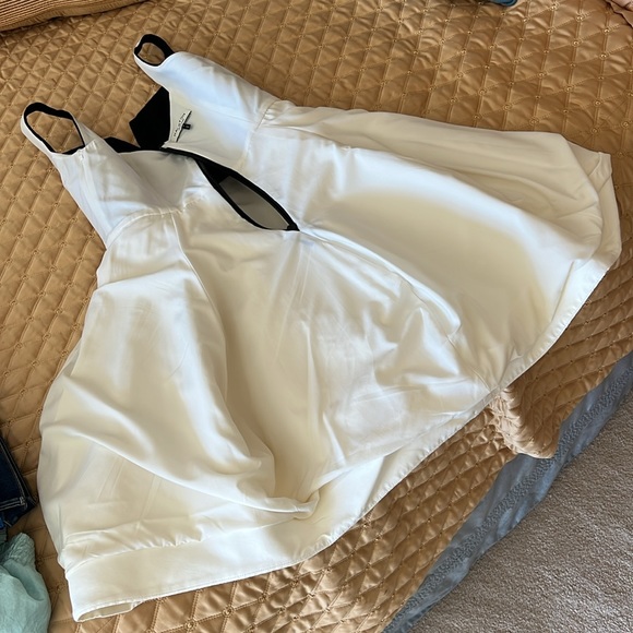 Absolutely stunning HALSTON Heritage Evening collection - Picture 11 of 11